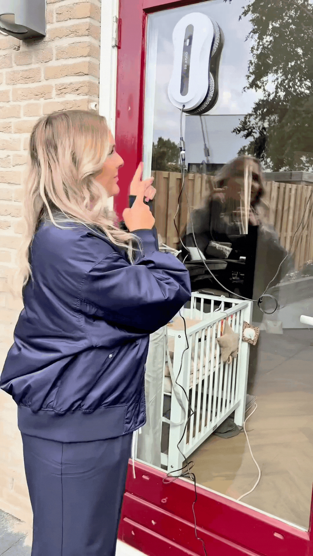 OVOX-R8-GIFs_6_Vertical.gif