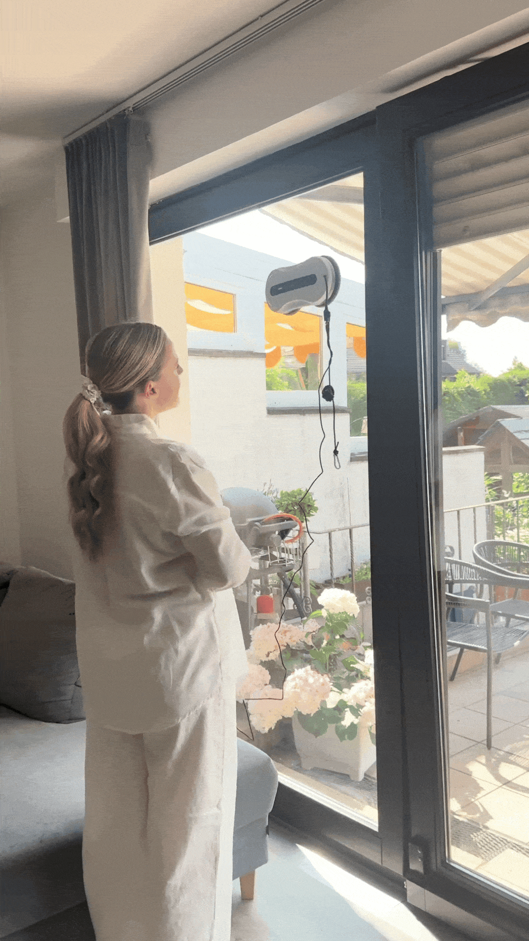 OVOX-R8-GIFs_Vertical-1-min.gif